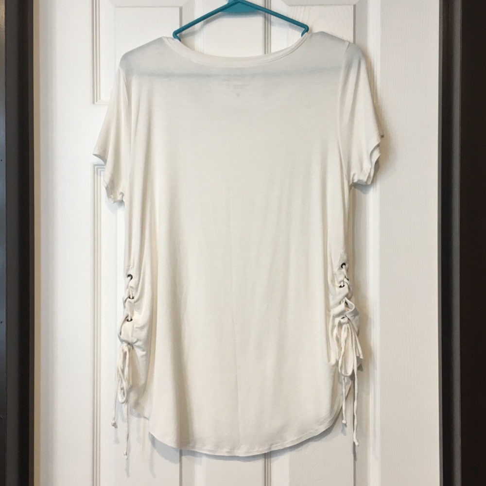 Hollister Must Have Tee - Picture 2 of 5